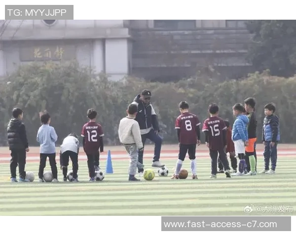 陕西中考足球热潮来袭学生们在绿茵场上展现青春风采与竞技精神